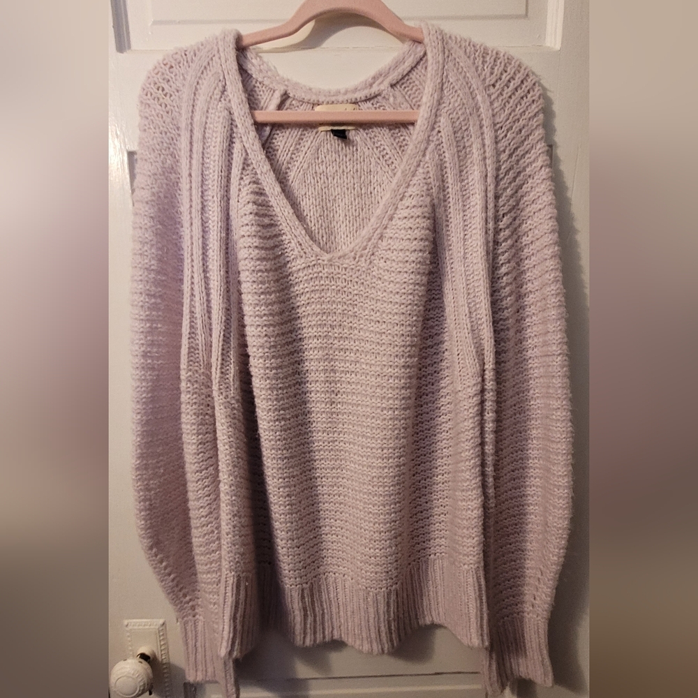 Universal Thread Lavender V-Neck Sweater